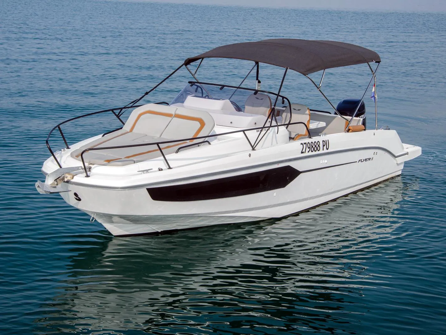 Beneteau Flyer 8 SUNdeck Beneteau Flyer 8 — jachtos nuotrauka 1