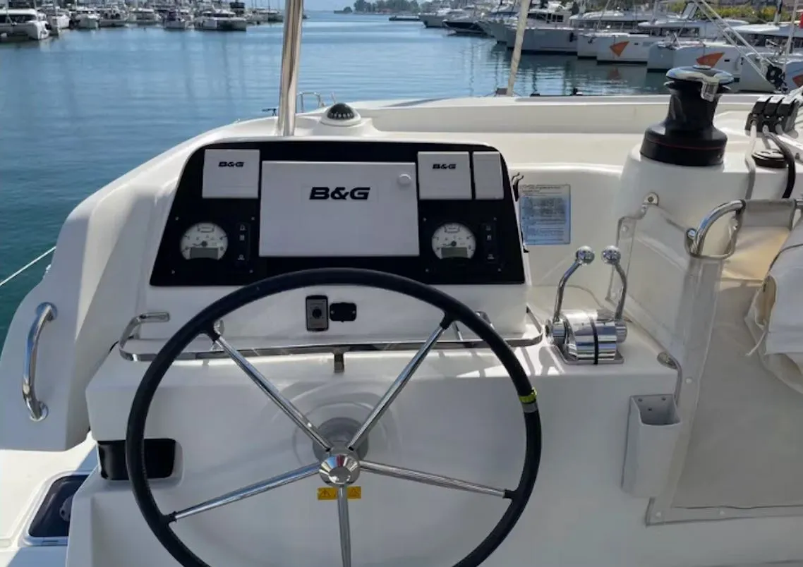 Lagoon 42 Neptune — фотография яхты 3