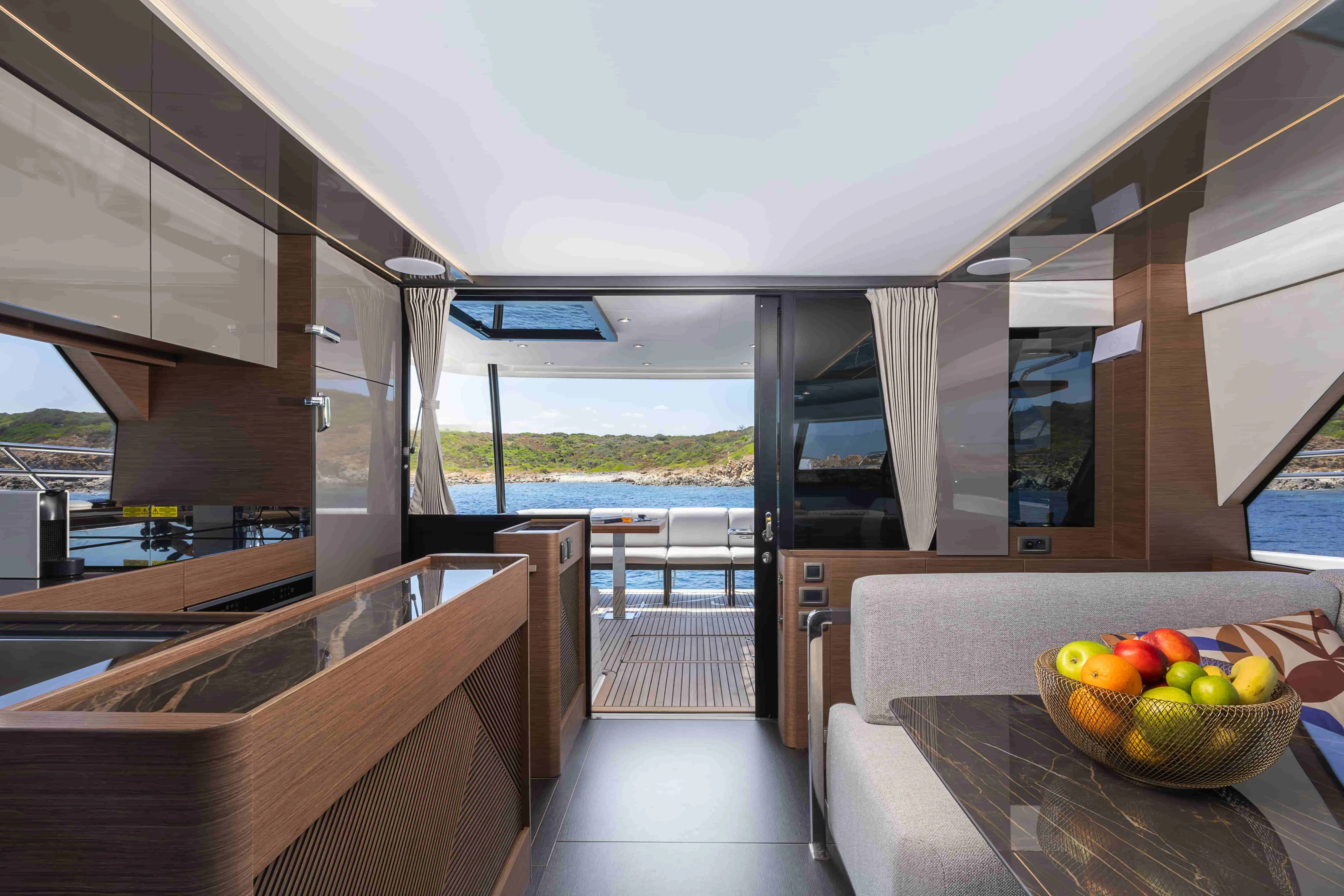 Prestige M48 Premium + — yacht photo 2
