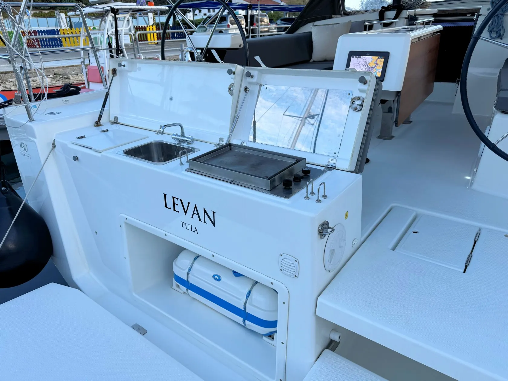 Dufour 430 Levan — фотография яхты 2