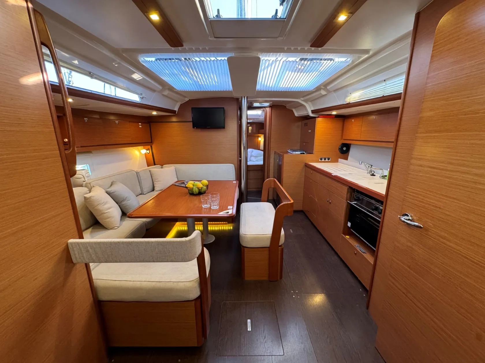 Dufour 430 Levan — фотография яхты 21