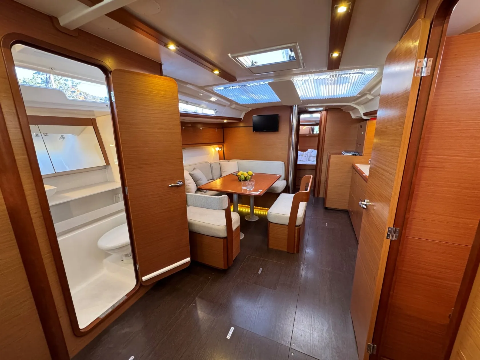 Dufour 430 Levan — фотография яхты 35
