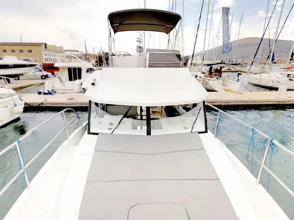 Swift Trawler 30 Odysseus — fotografia jachty 2