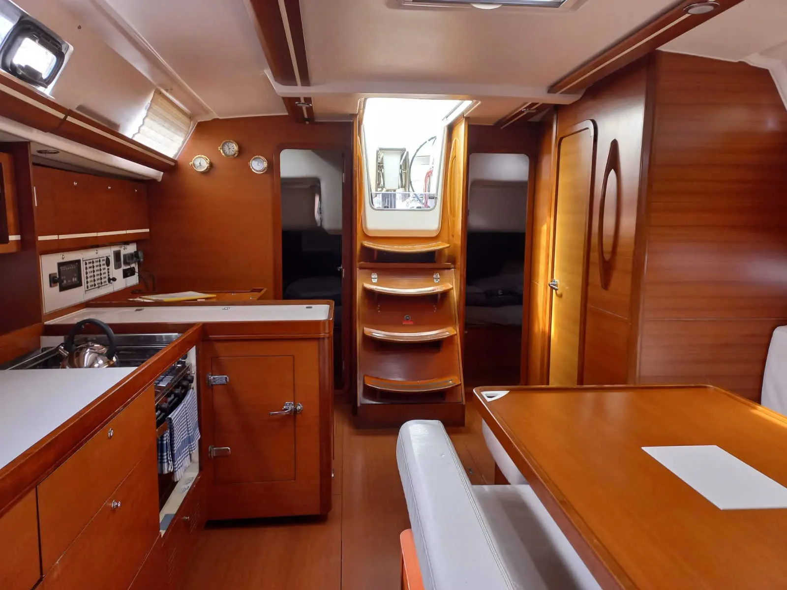 Dufour 445 Grand Large Ambiente V — foto del yate n.º 2
