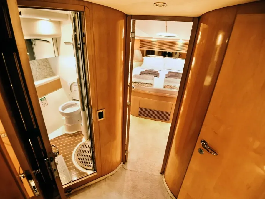 Fairline Squadron 55 Efe Bey E — фотография яхты 2