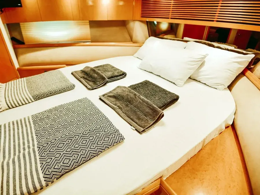 Fairline Squadron 55 Efe Bey E — фотография яхты 3