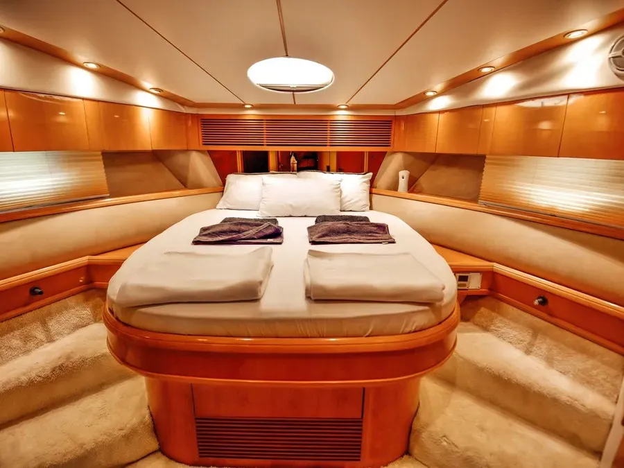 Fairline Squadron 55 Efe Bey E — фотография яхты 5