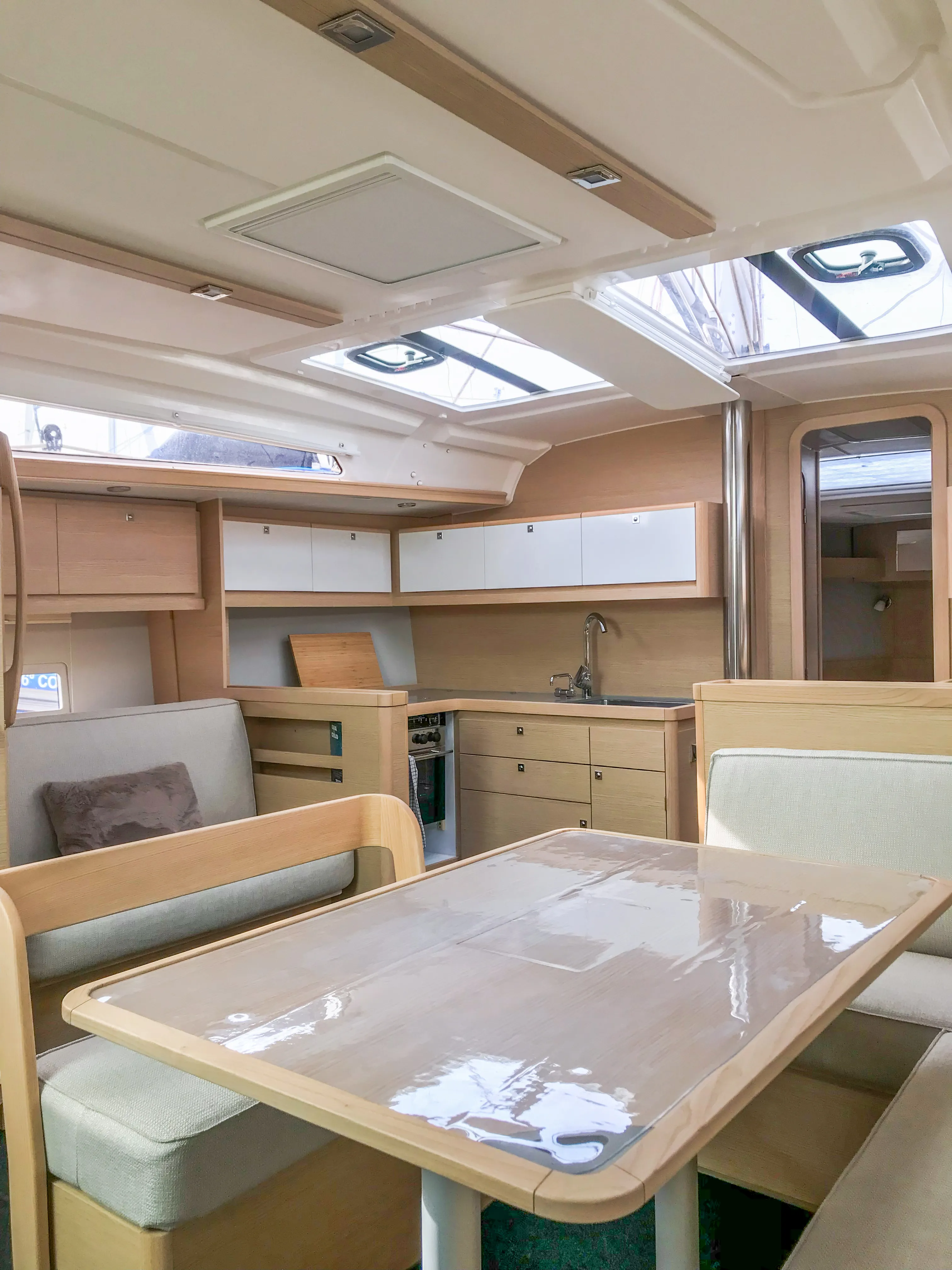 Dufour 430 Amodiño — yacht photo 10