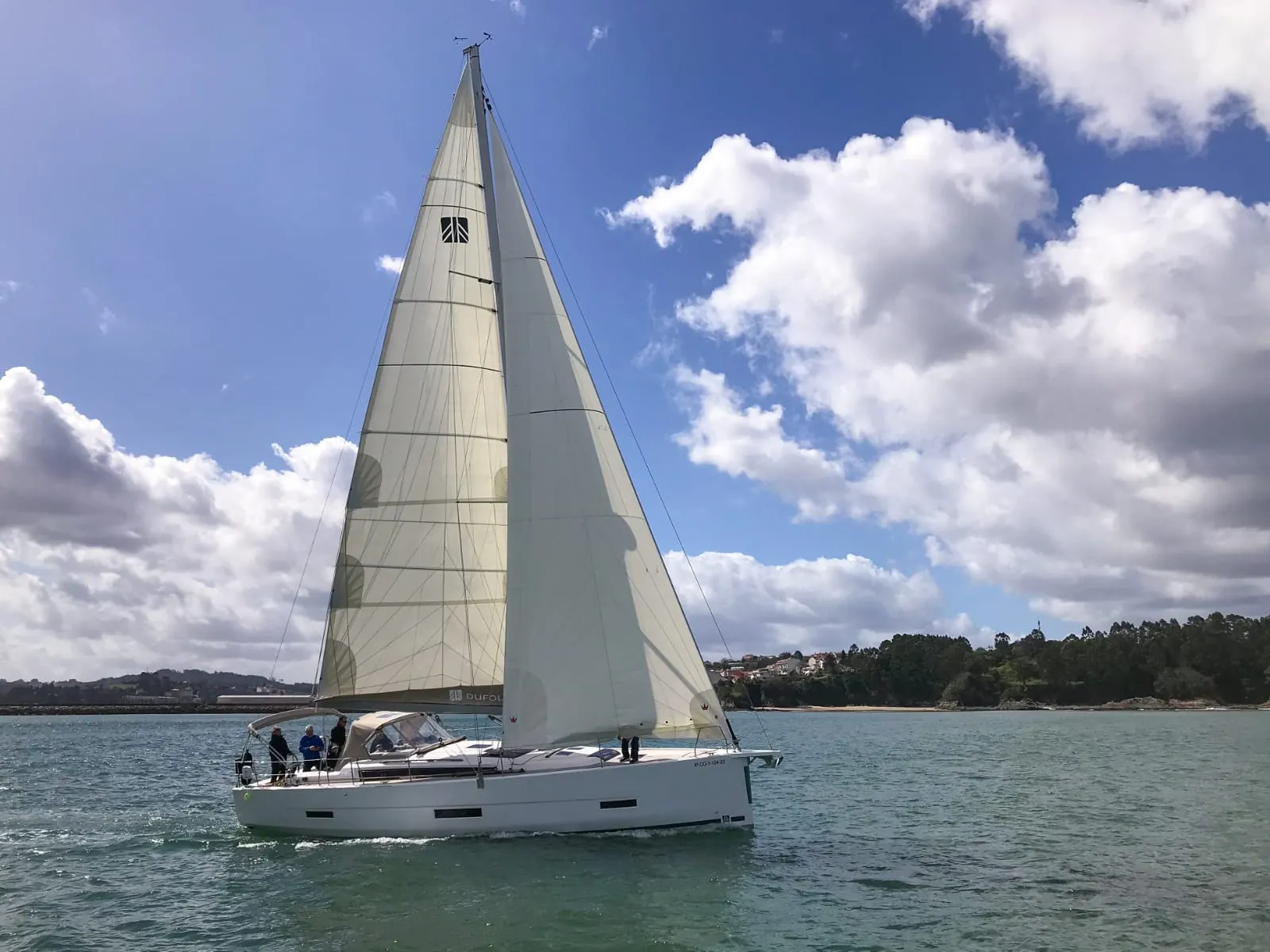 Dufour 430 Amodiño — yacht photo 6