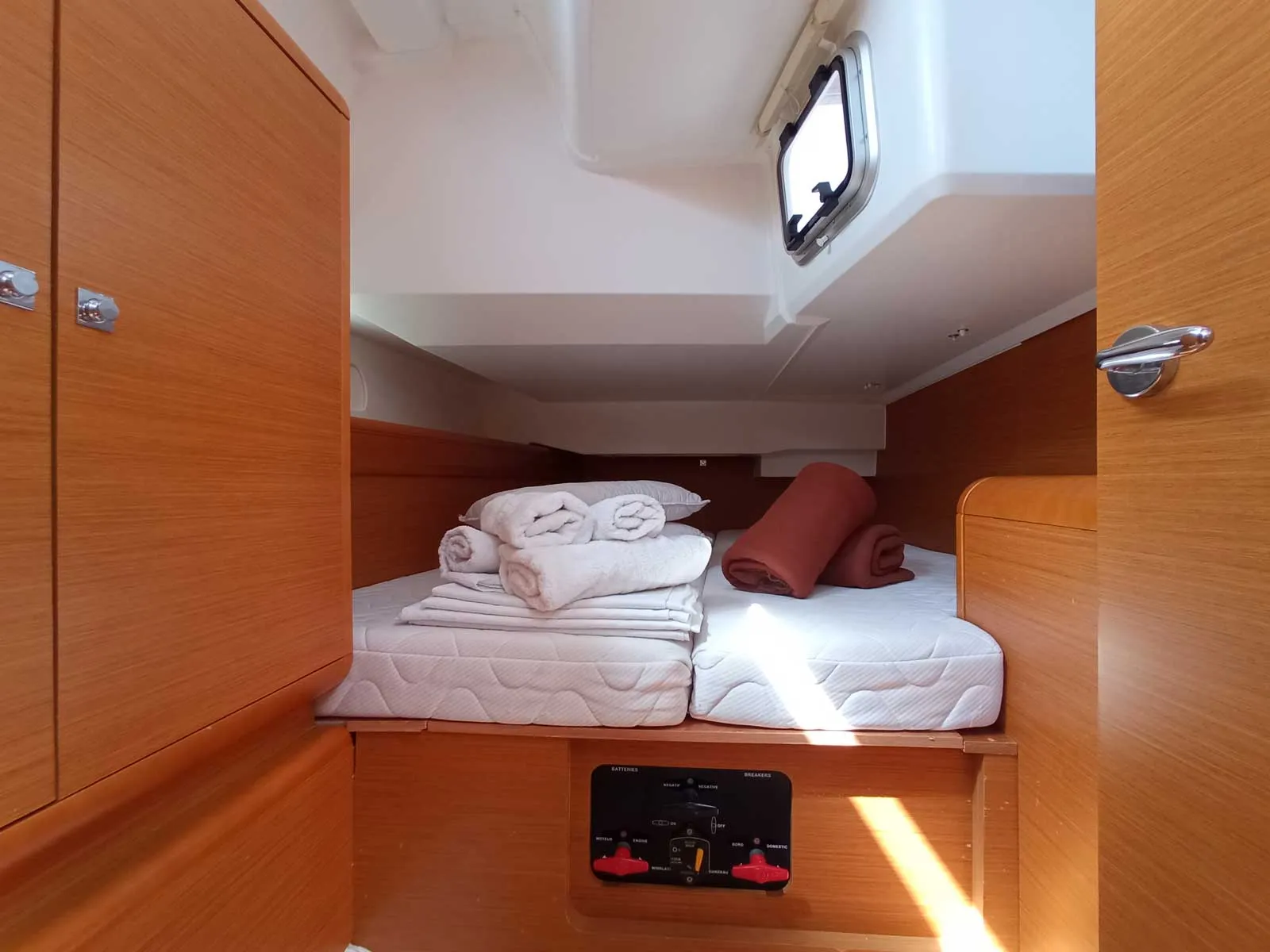 Sun Odyssey 439 Blue Swan的游艇照片 2