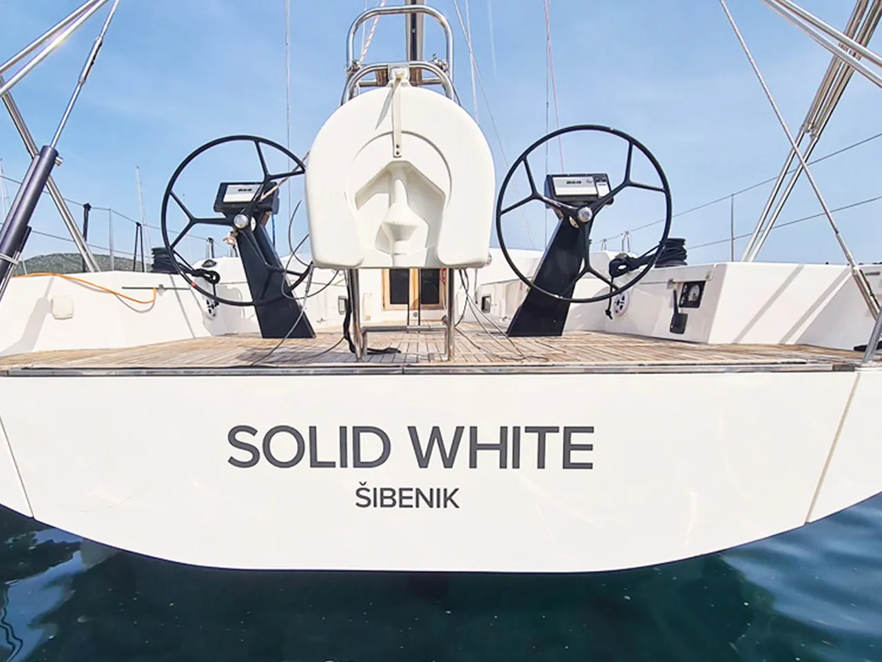 More 55 Solid White — jahtikuva 2