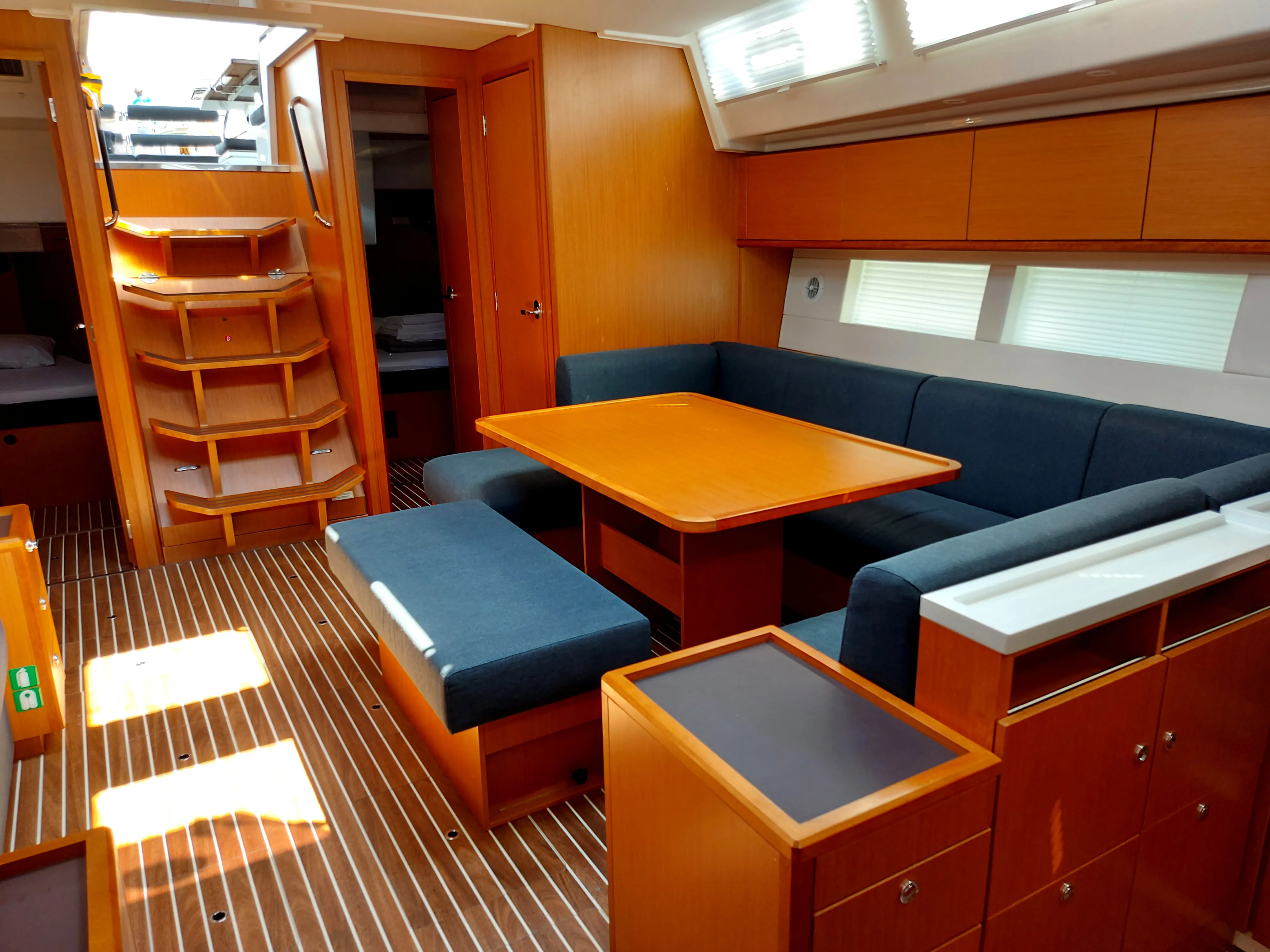 Bavaria C57 Promitheas — Yachtfoto 10