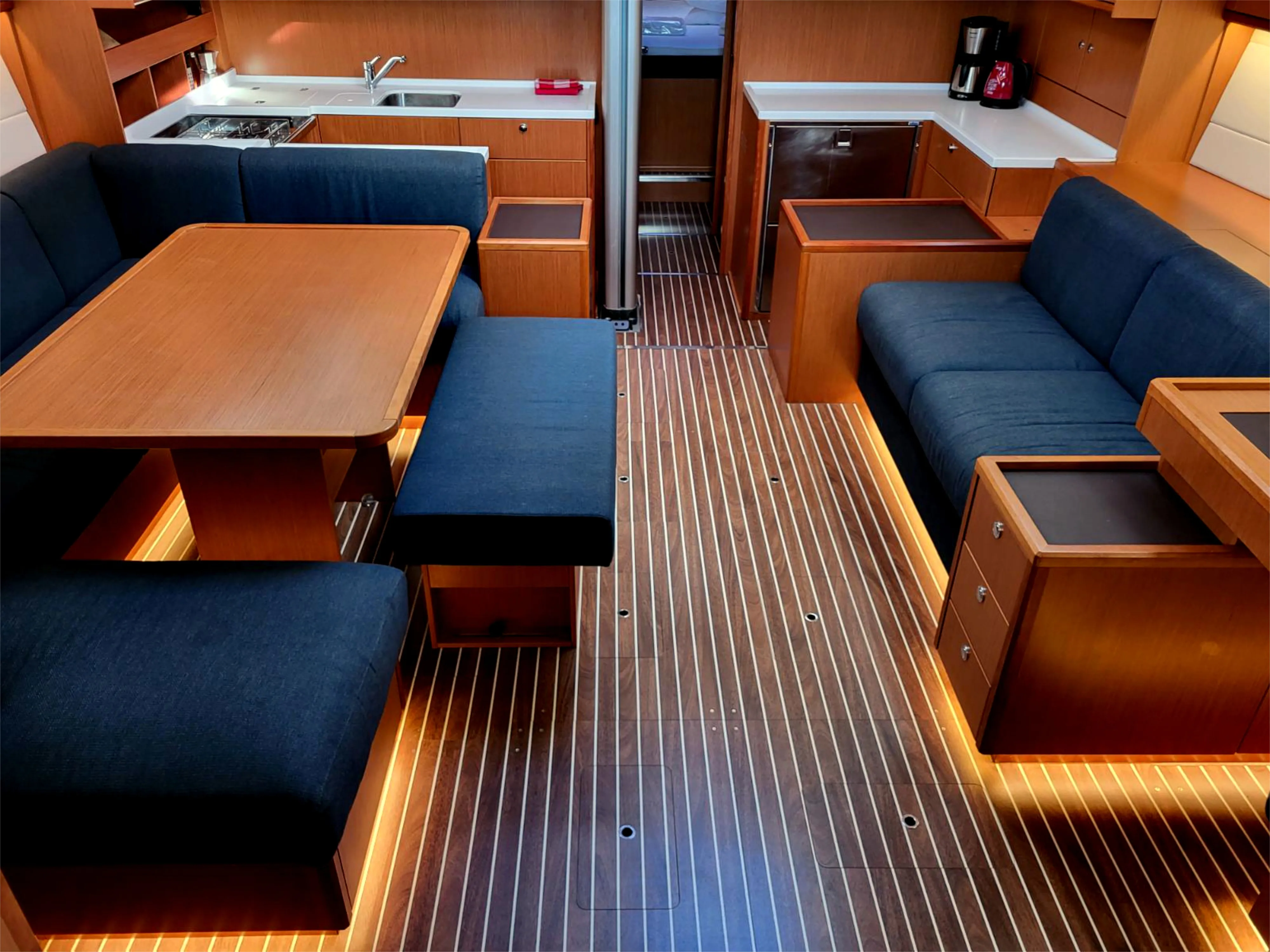 Bavaria C57 Promitheas — Yachtfoto 6