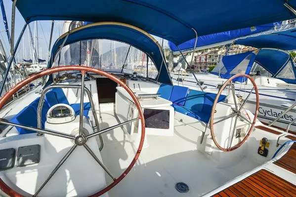 Oceanis 43 Soyamaje — фотография яхты 4