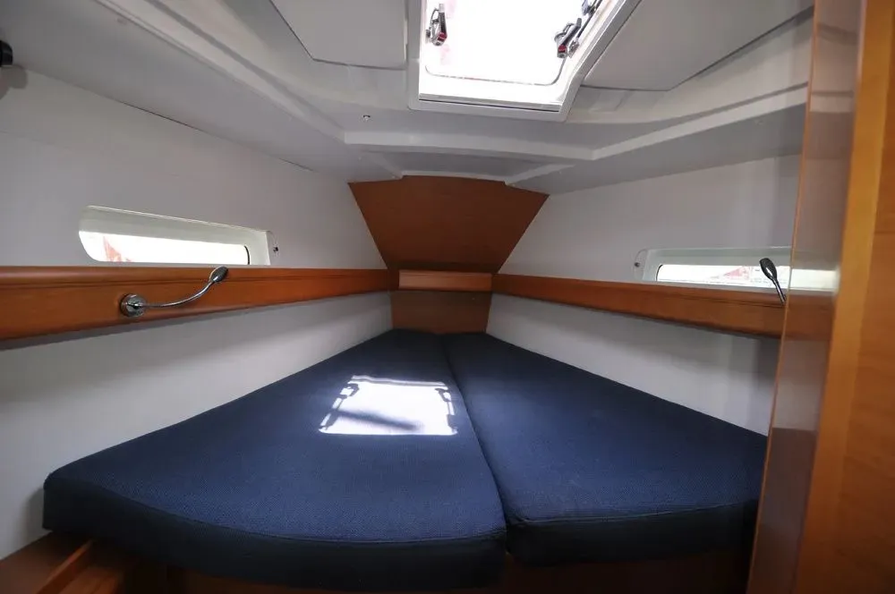 Sun Odyssey 409 FourTwo — фотография яхты 11