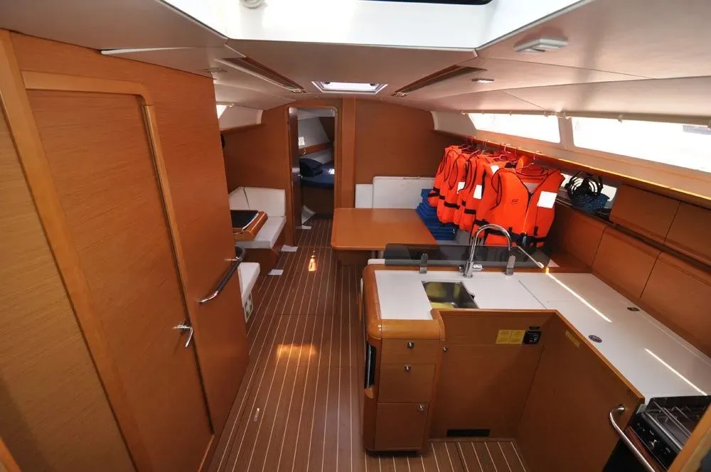 Sun Odyssey 409 FourTwo — фотография яхты 5