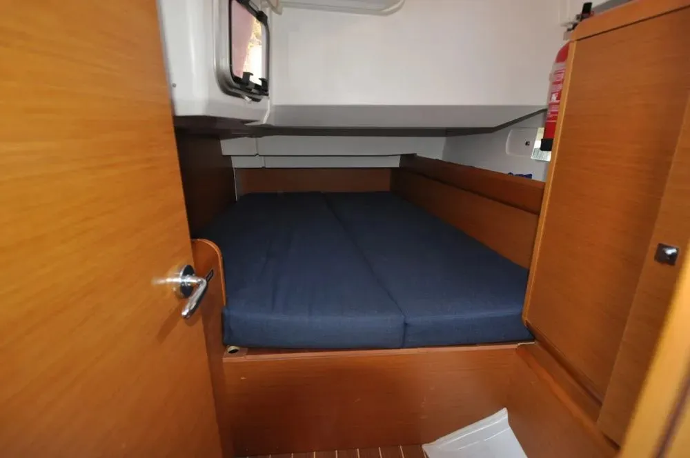 Sun Odyssey 409 FourTwo — фотография яхты 4