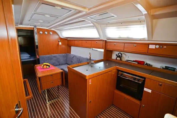 Bavaria Cruiser 37 Kedi — фотография яхты 10