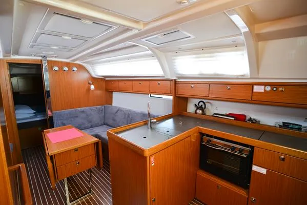 Bavaria Cruiser 37 Kedi — фотография яхты 8