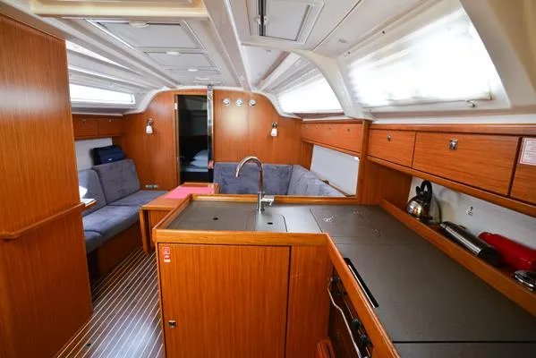Bavaria Cruiser 37 Kedi — фотография яхты 12
