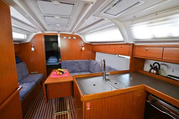 Bavaria Cruiser 37 Kedi — фотография яхты 18