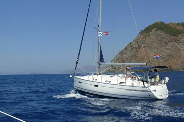 Bavaria Cruiser 36 Zenith — фотография яхты 3