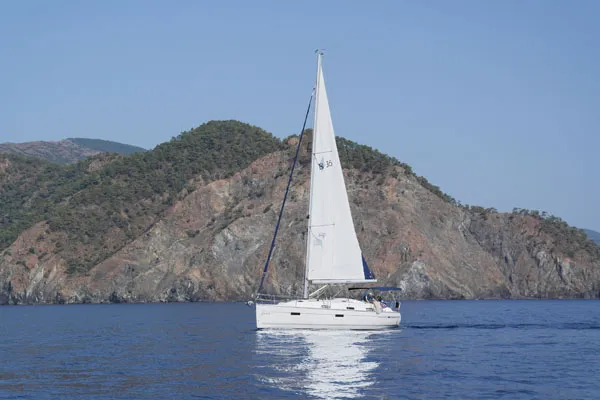Bavaria Cruiser 36 Zenith — фотография яхты 5