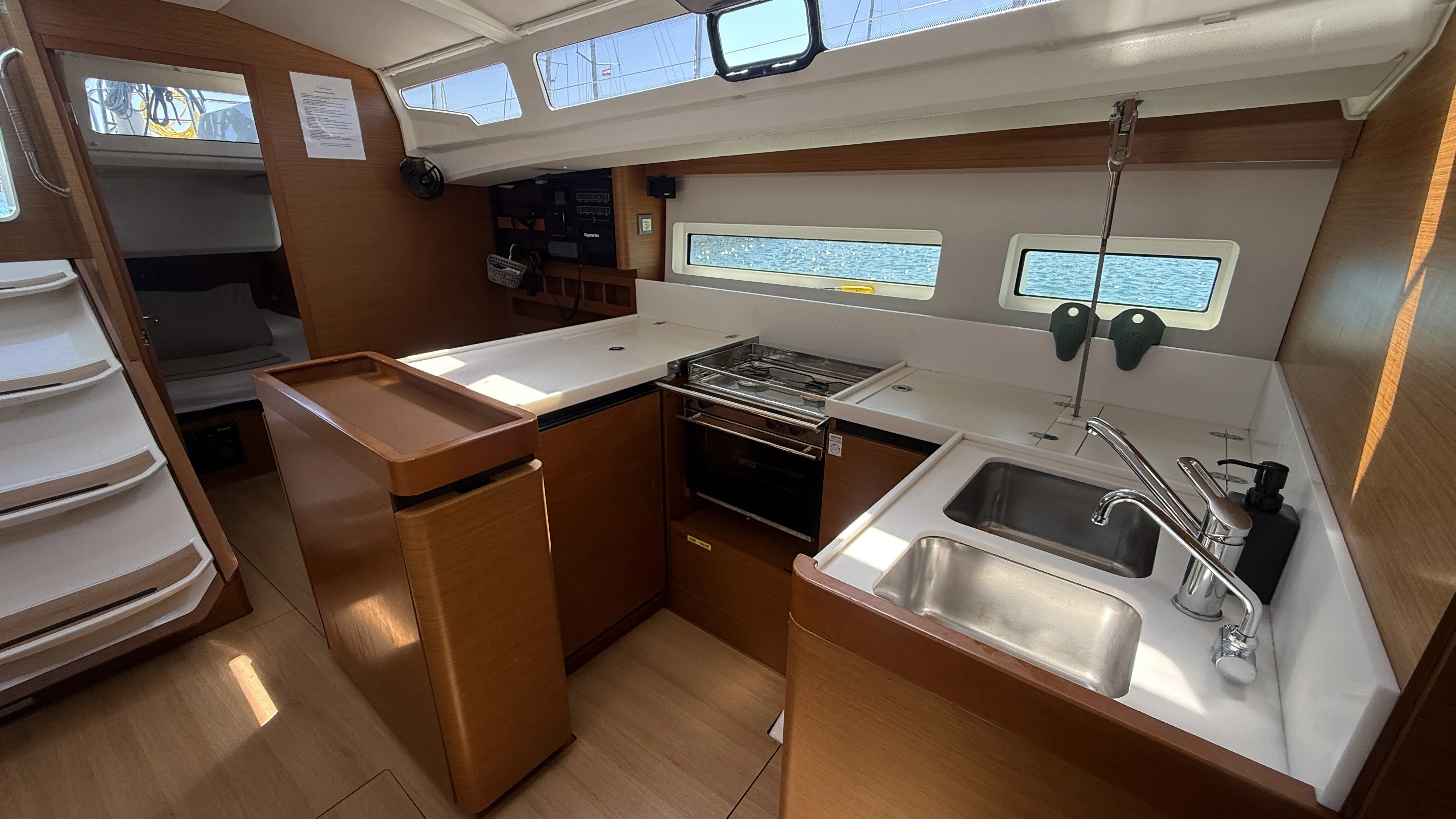 Sun Odyssey 440 LEONA — фотография яхты 6