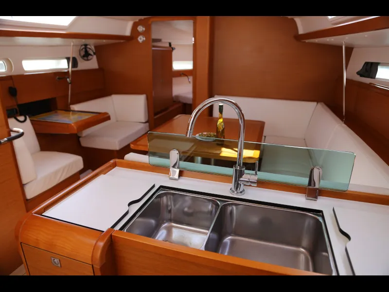 Sun Odyssey 419 Sicc — фотография яхты 14