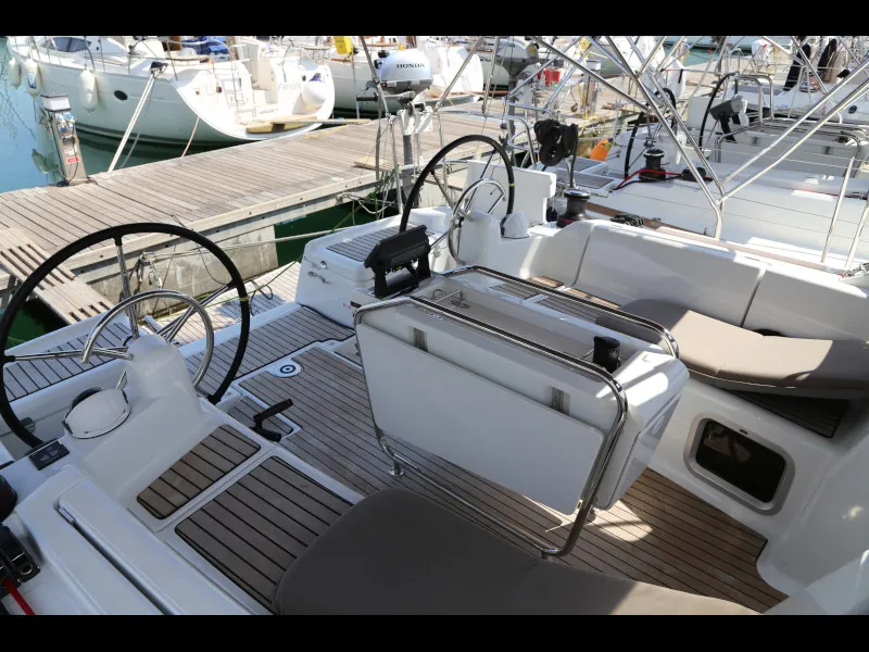 Sun Odyssey 419 Sicc — фотография яхты 16