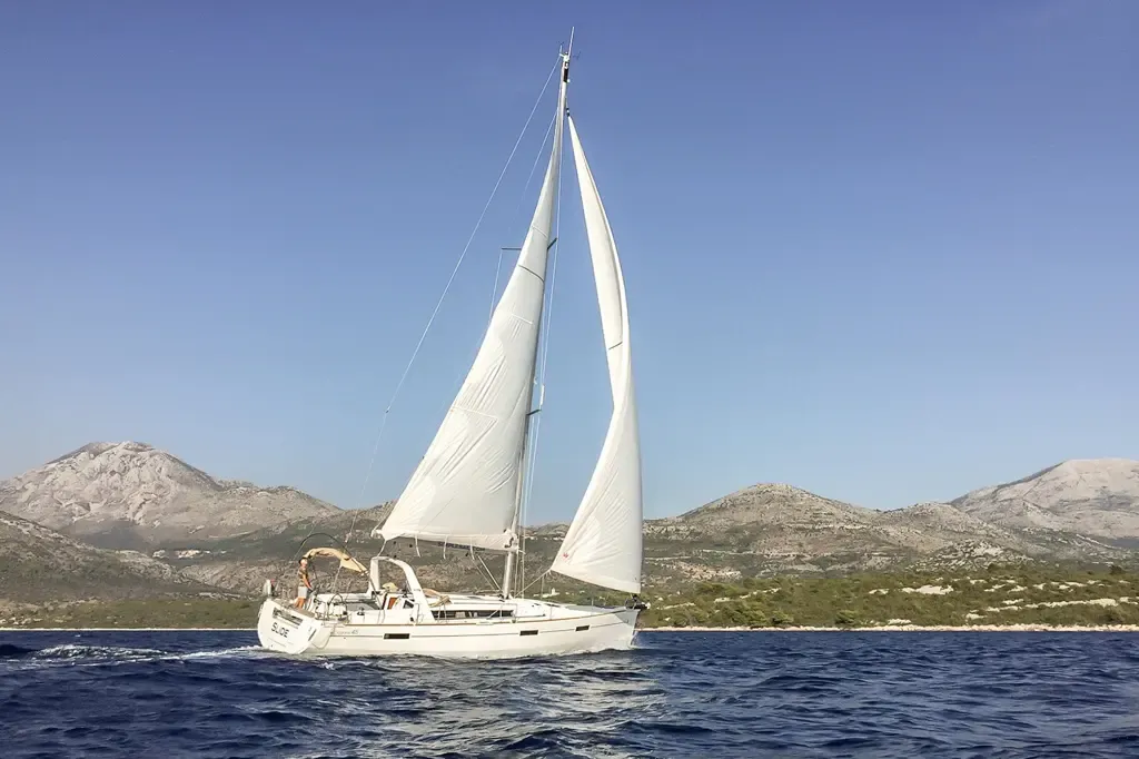 Oceanis 45 Slide — yacht photo 3