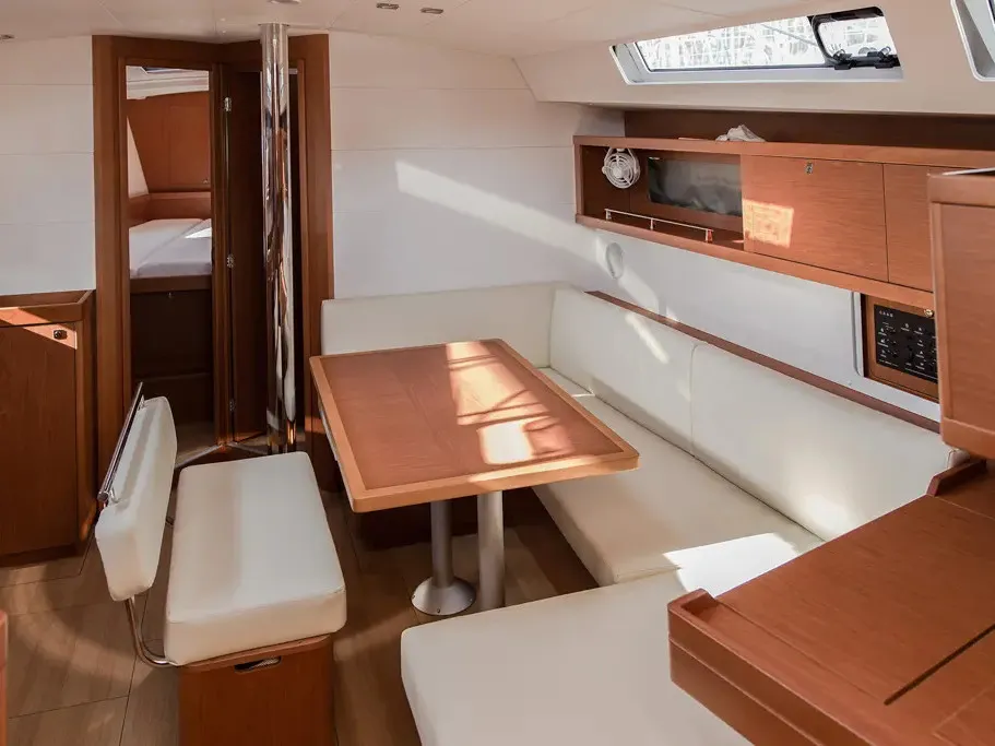 Oceanis 45 Slide — yacht photo 10