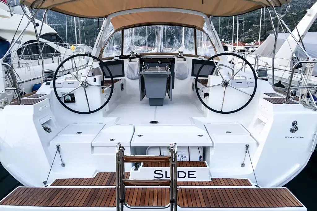 Oceanis 45 Slide — yacht photo 6