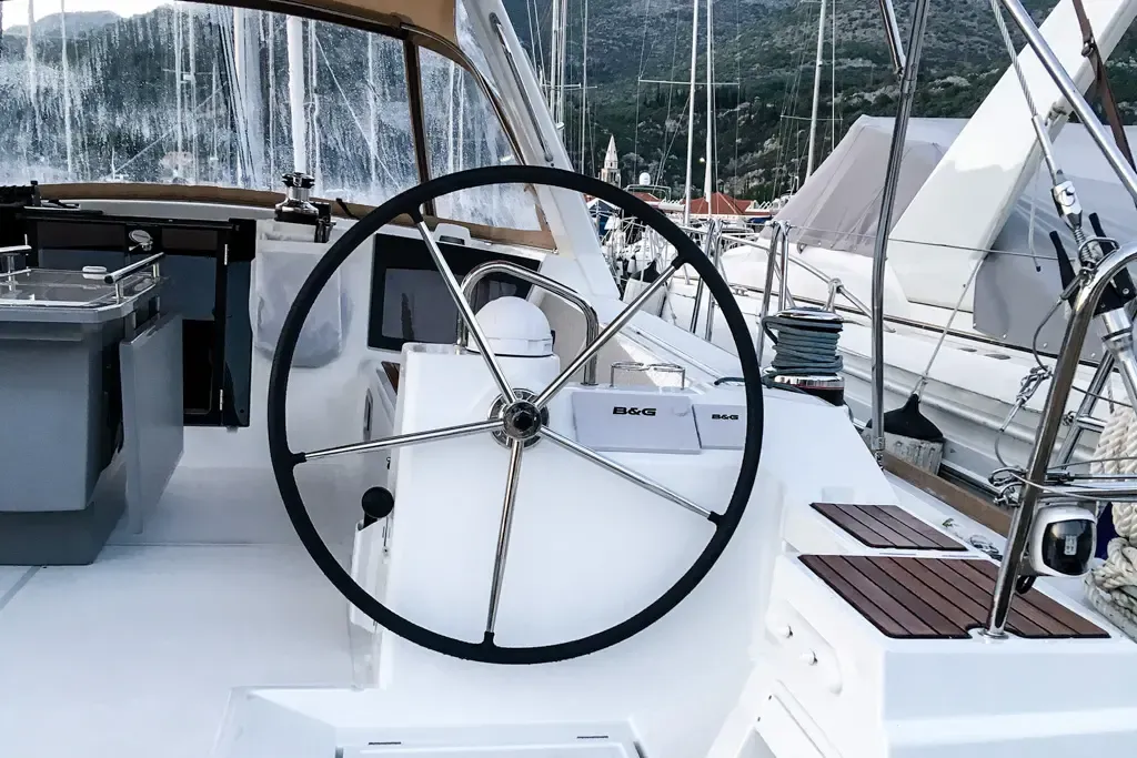 Oceanis 45 Slide — yacht photo 8