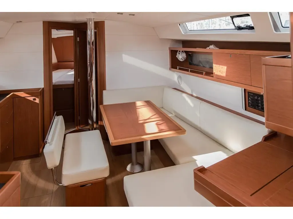 Oceanis 45 Slide — yacht photo 7