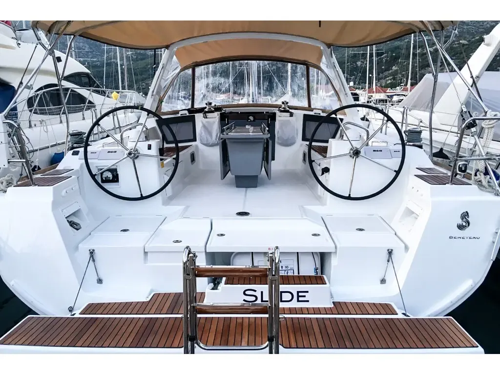 Oceanis 45 Slide — yacht photo 13