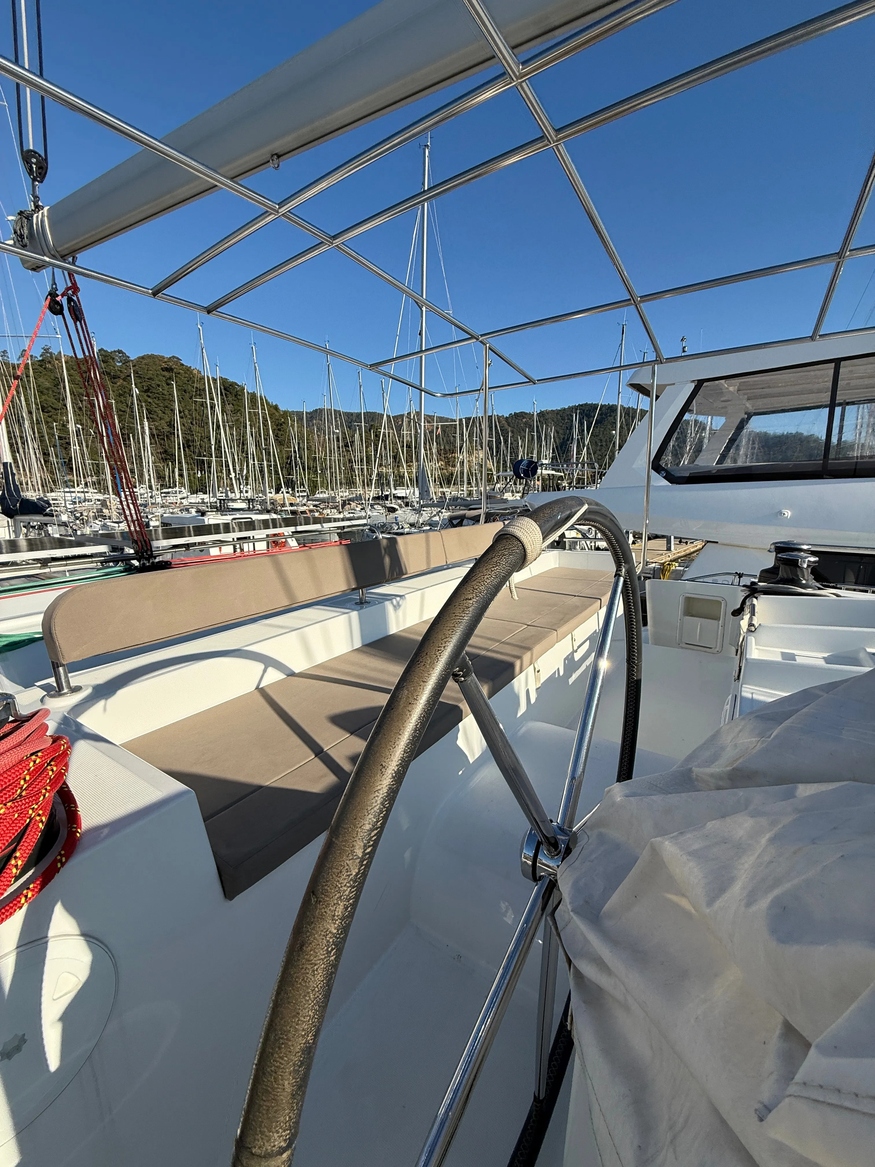 Lagoon 450 Fly Lu — снимка на яхтата 2