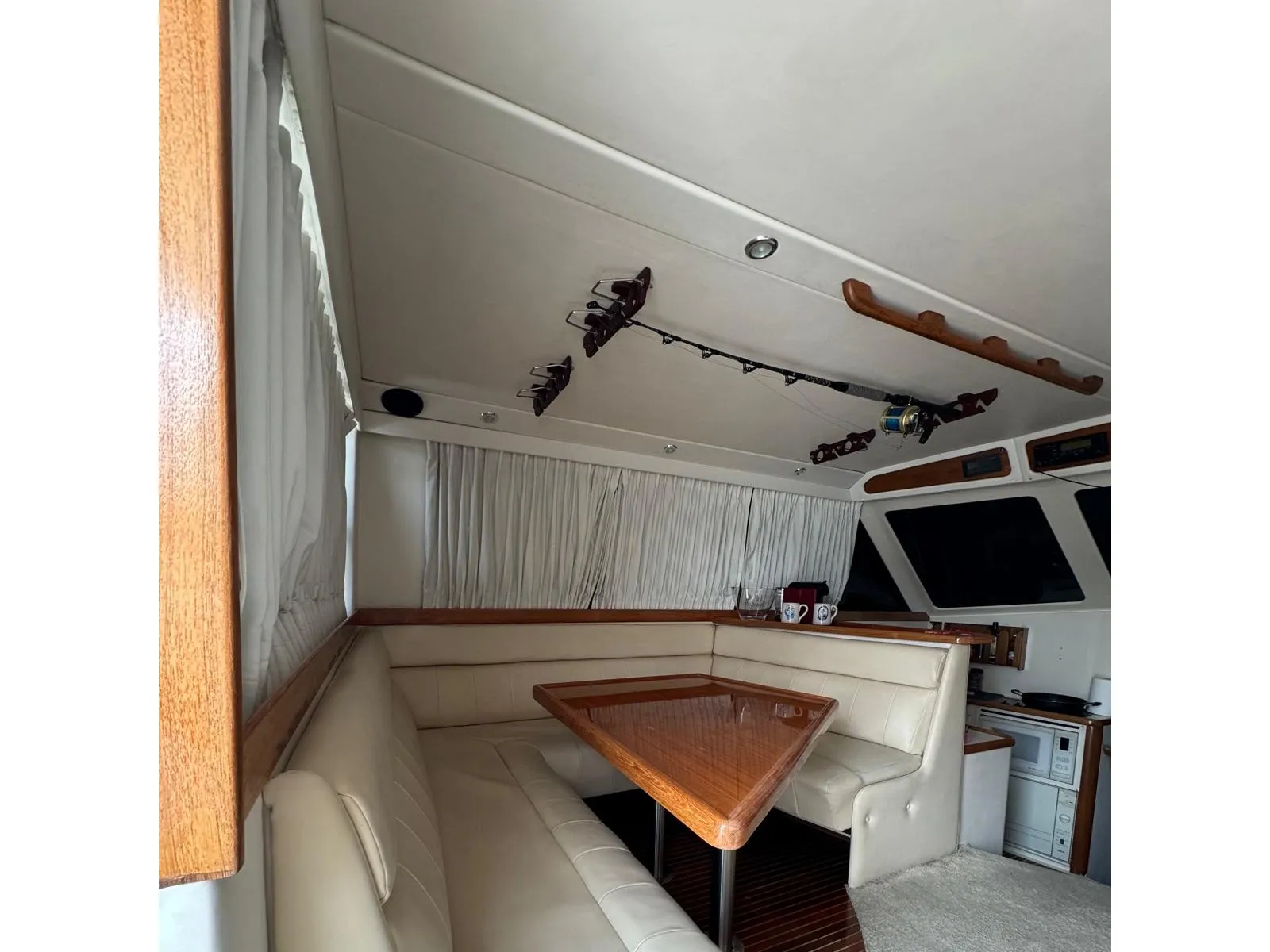 Riviera 39 Flybridge Punta Europa — jahtikuva 2