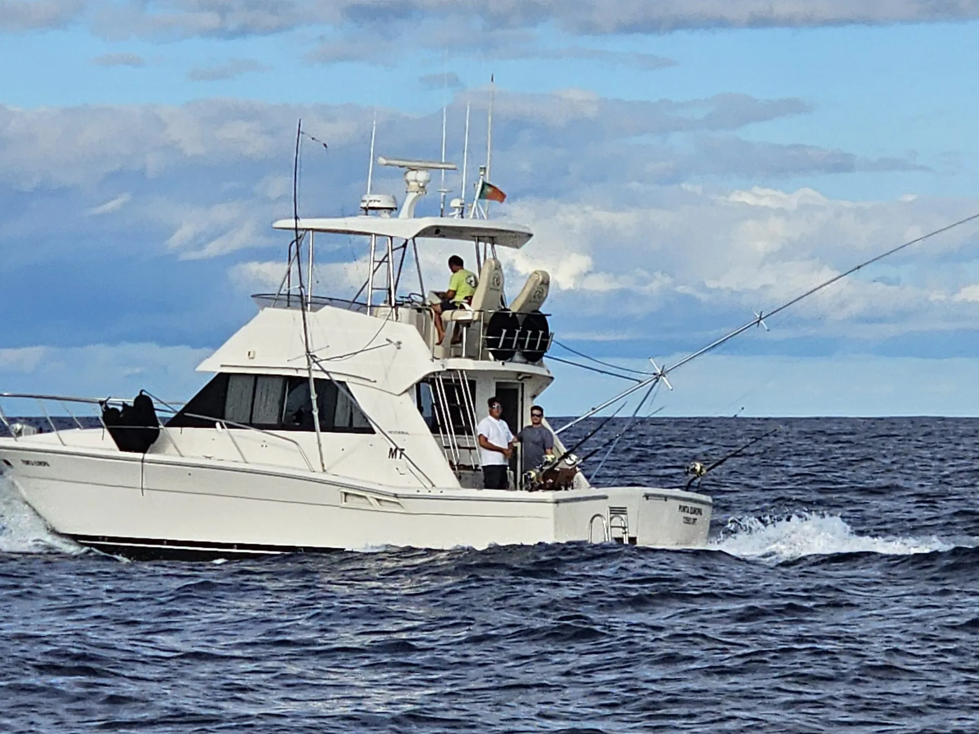 Riviera 39 Flybridge Punta Europa — jahtikuva 1