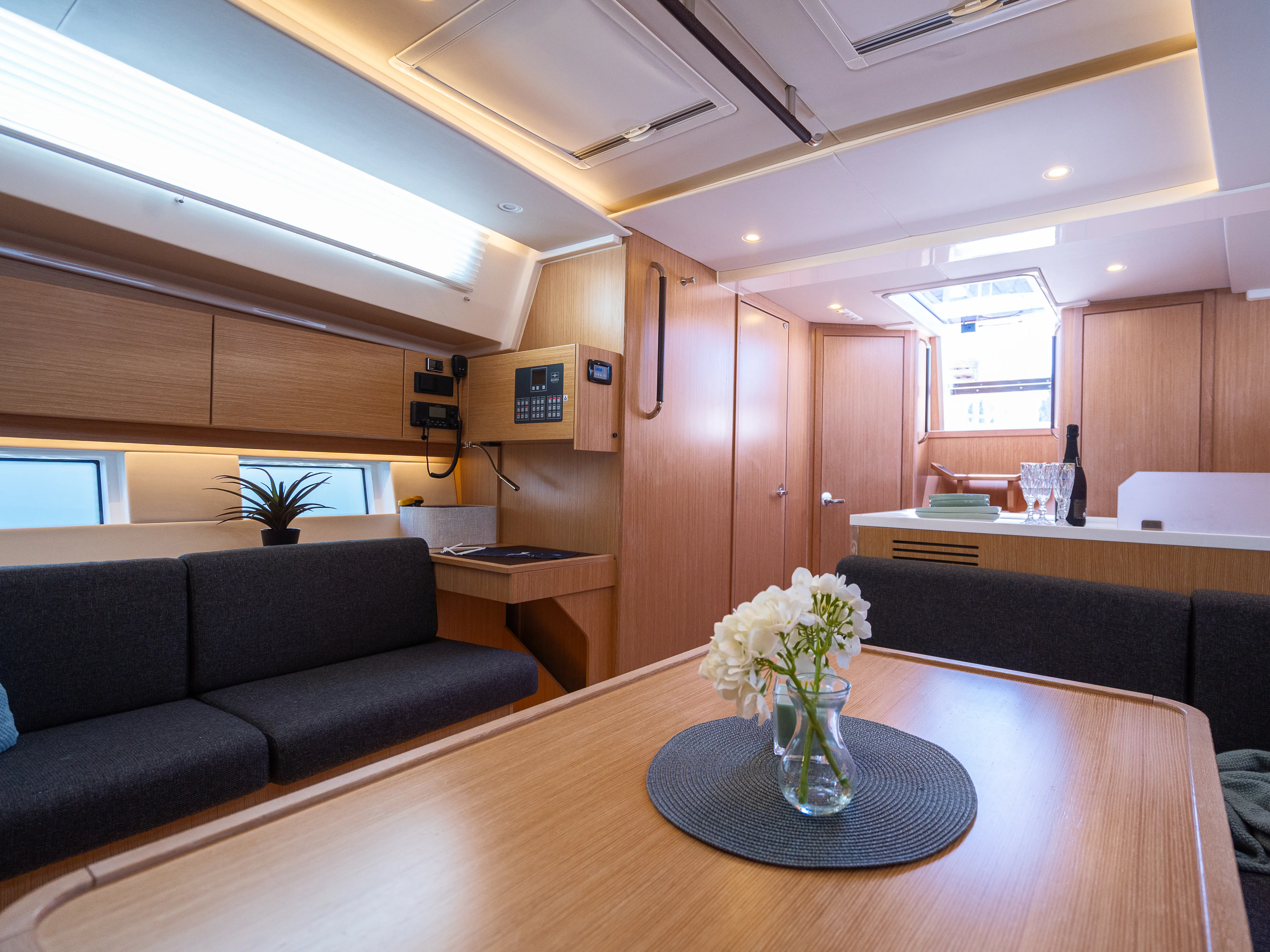 Bavaria C45 Style Aria — фотография яхты 11