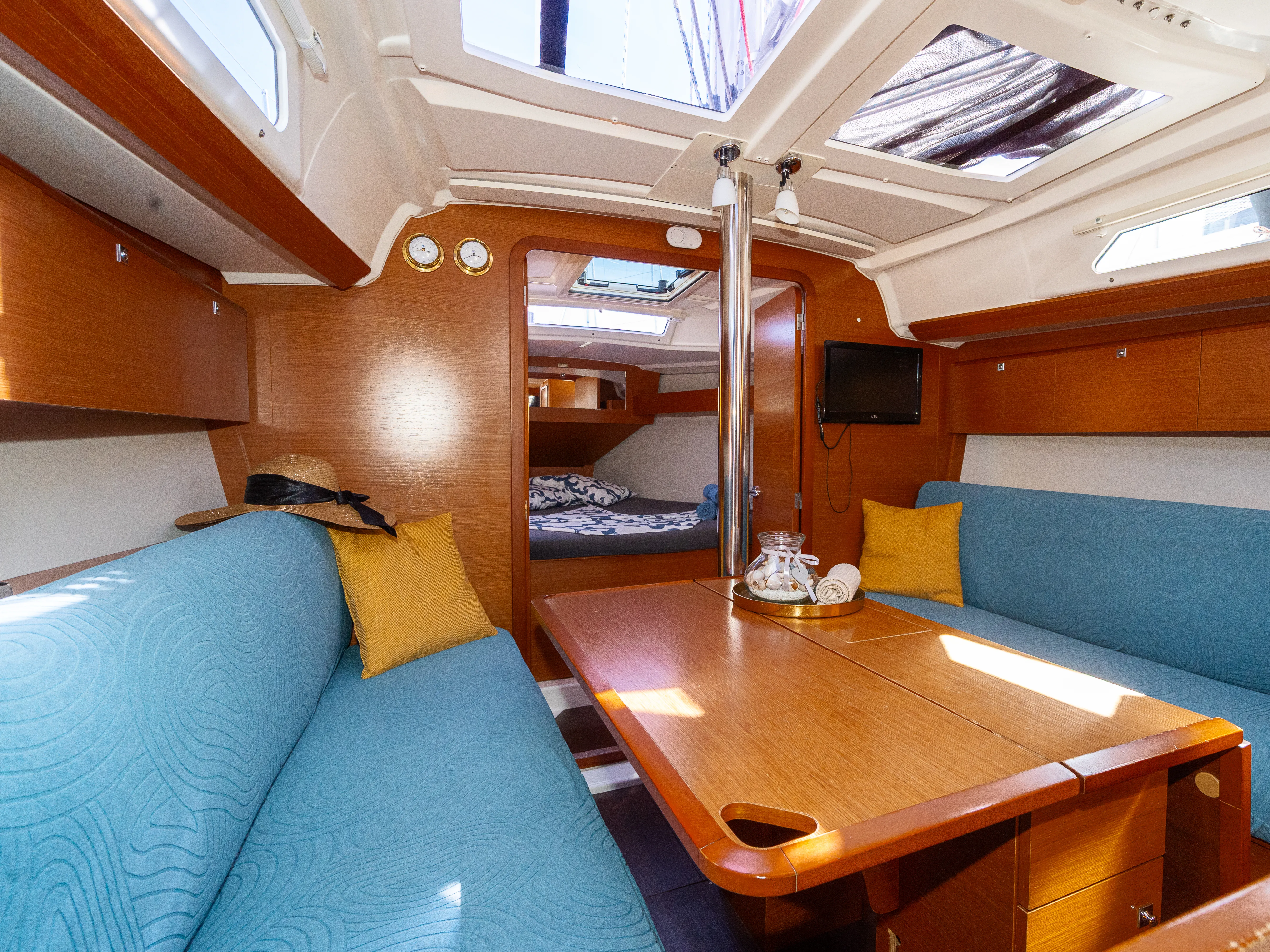 Dufour 360 Grand Large Draco — foto dello yacht n. 13