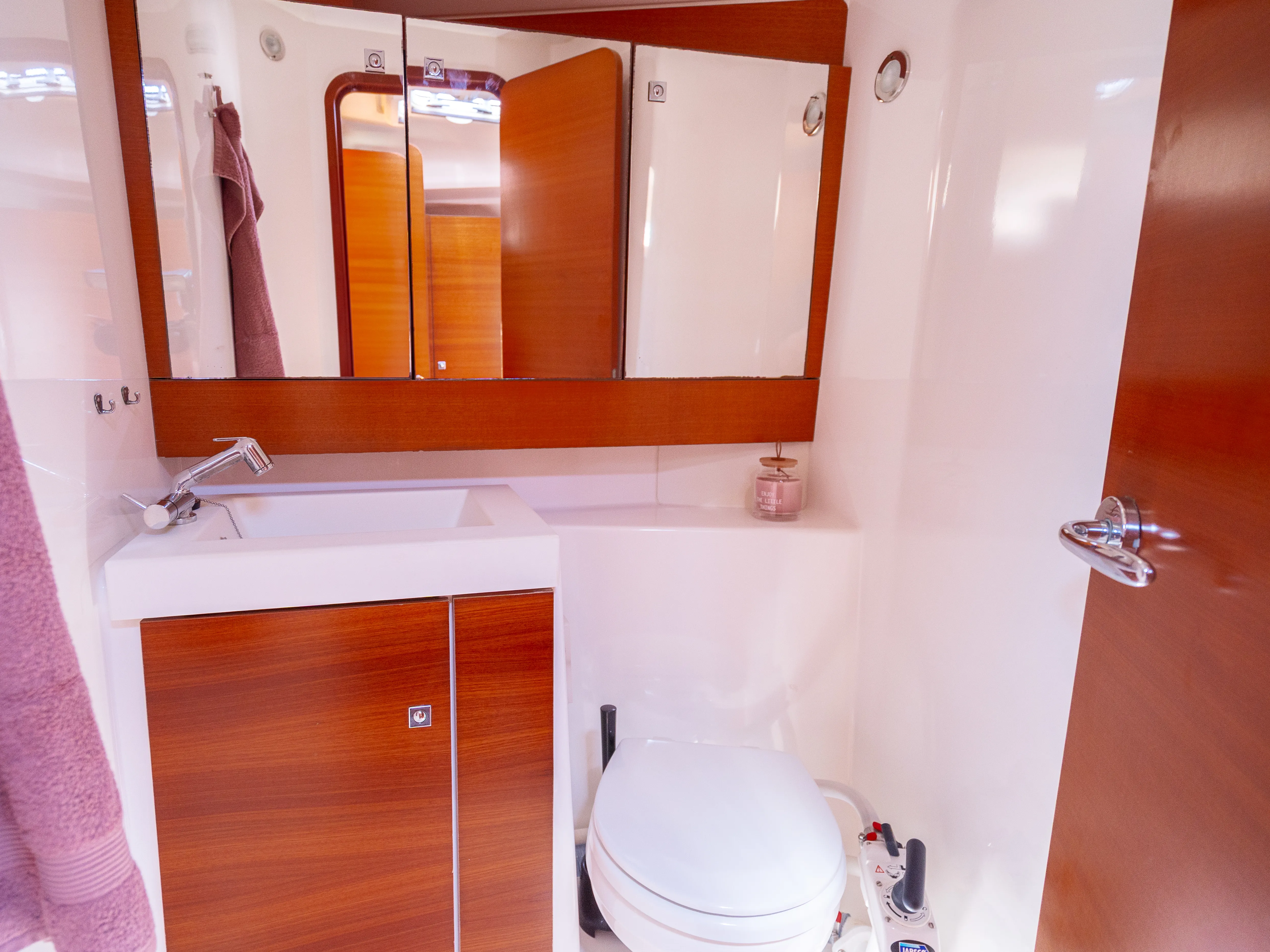 Dufour 412 Grand large Apus — фотография яхты 24
