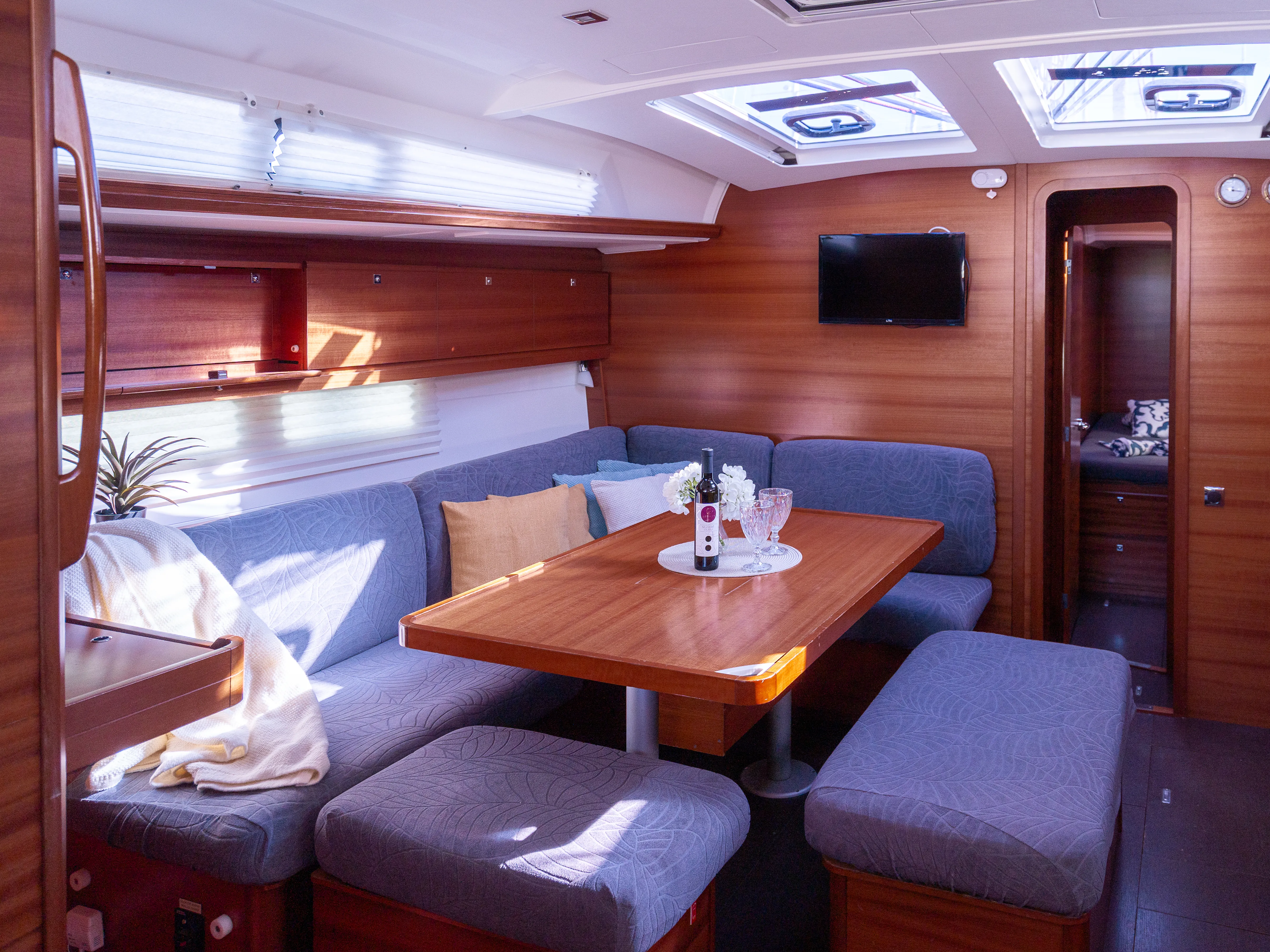 Dufour 460 Grand Large Cygnus — фотография яхты 2