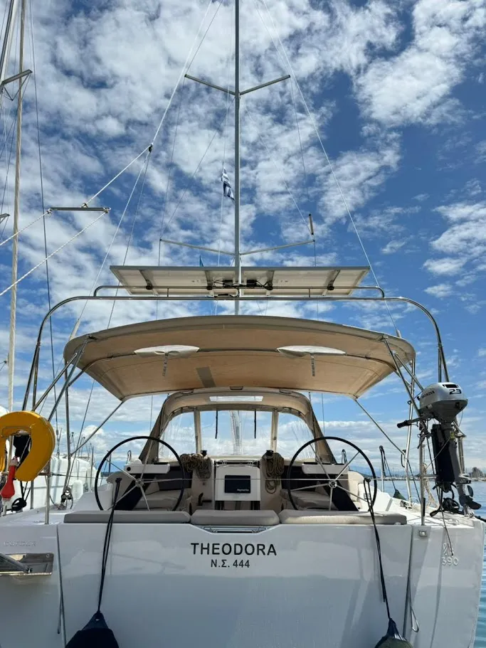 Dufour 390 Theodora — jahtikuva 2