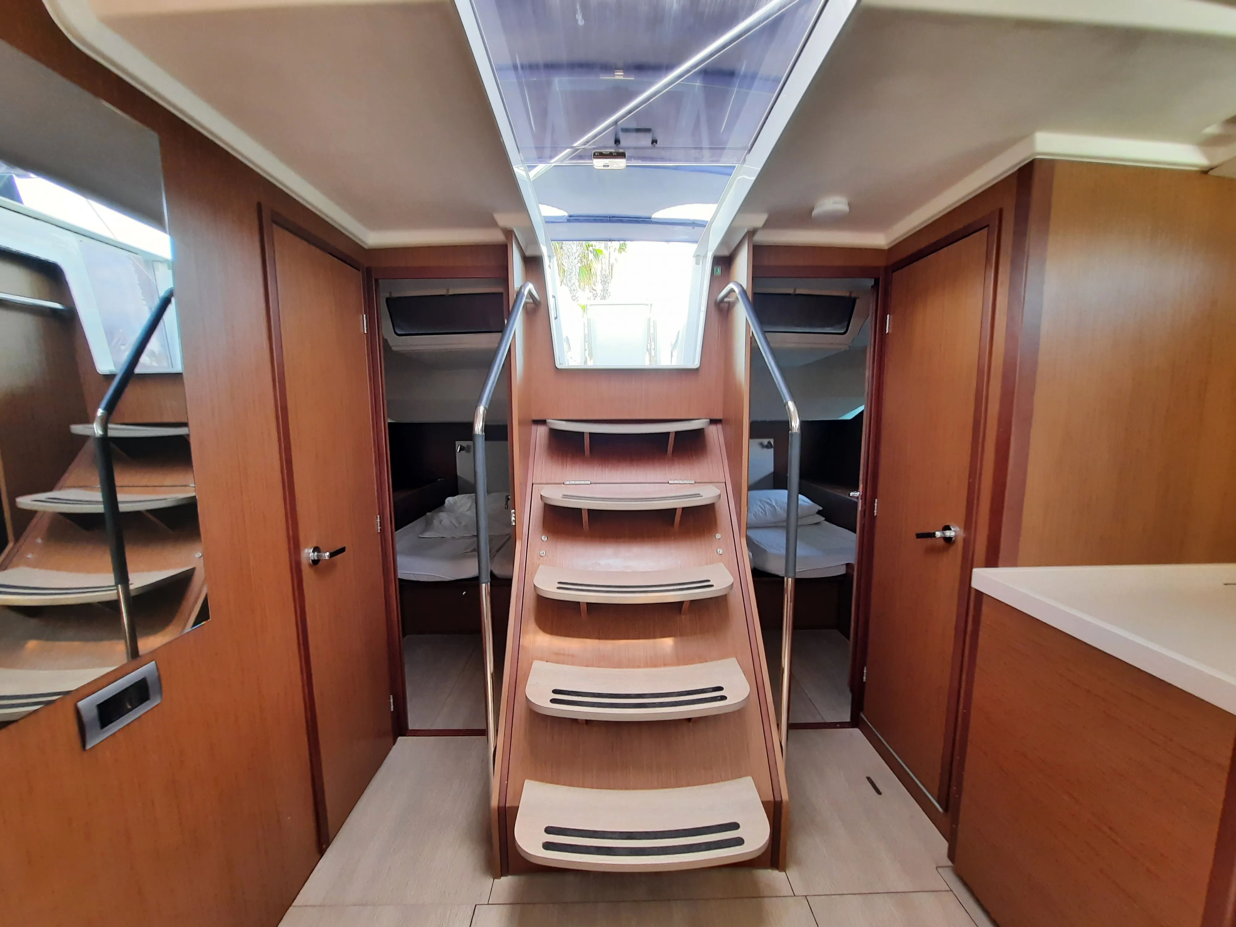 Oceanis 51.1 Senza Confini II — фотография яхты 8