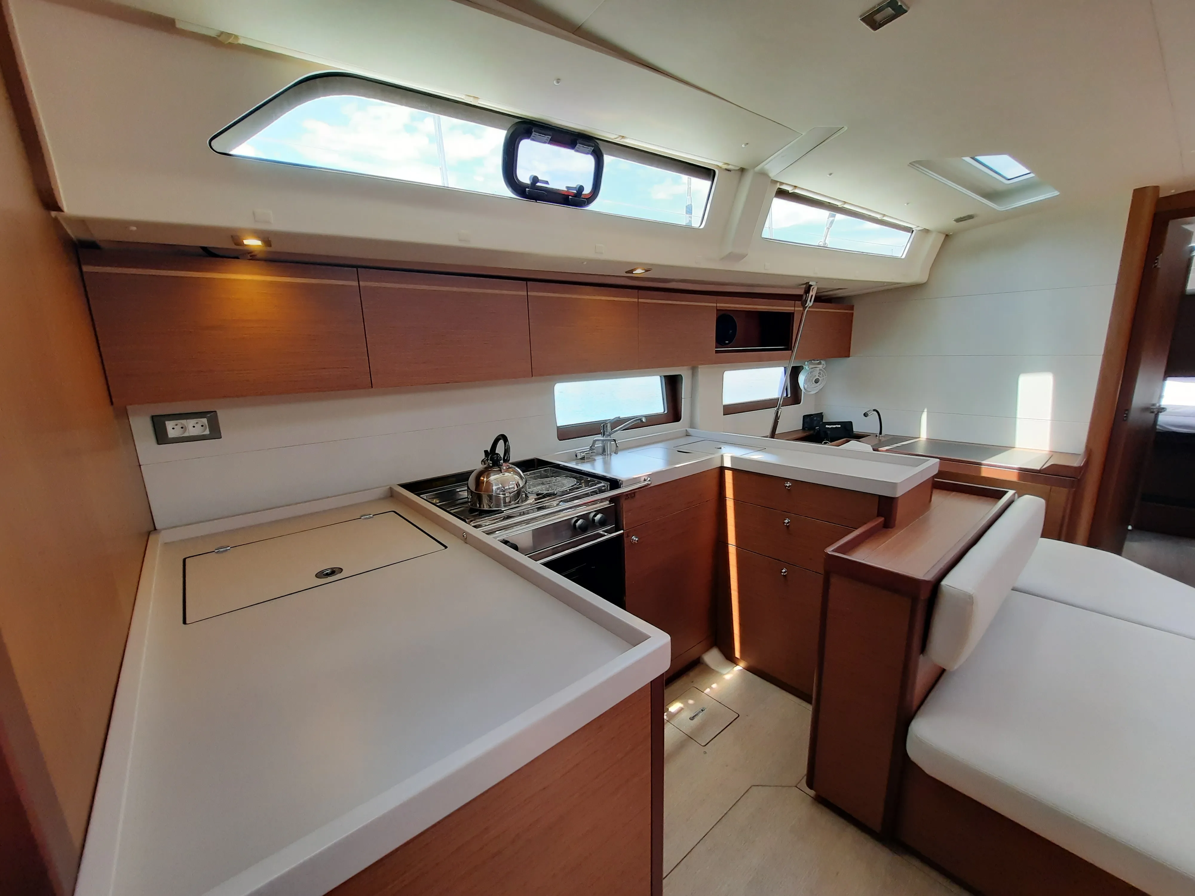 Oceanis 51.1 Senza Confini II — фотография яхты 7