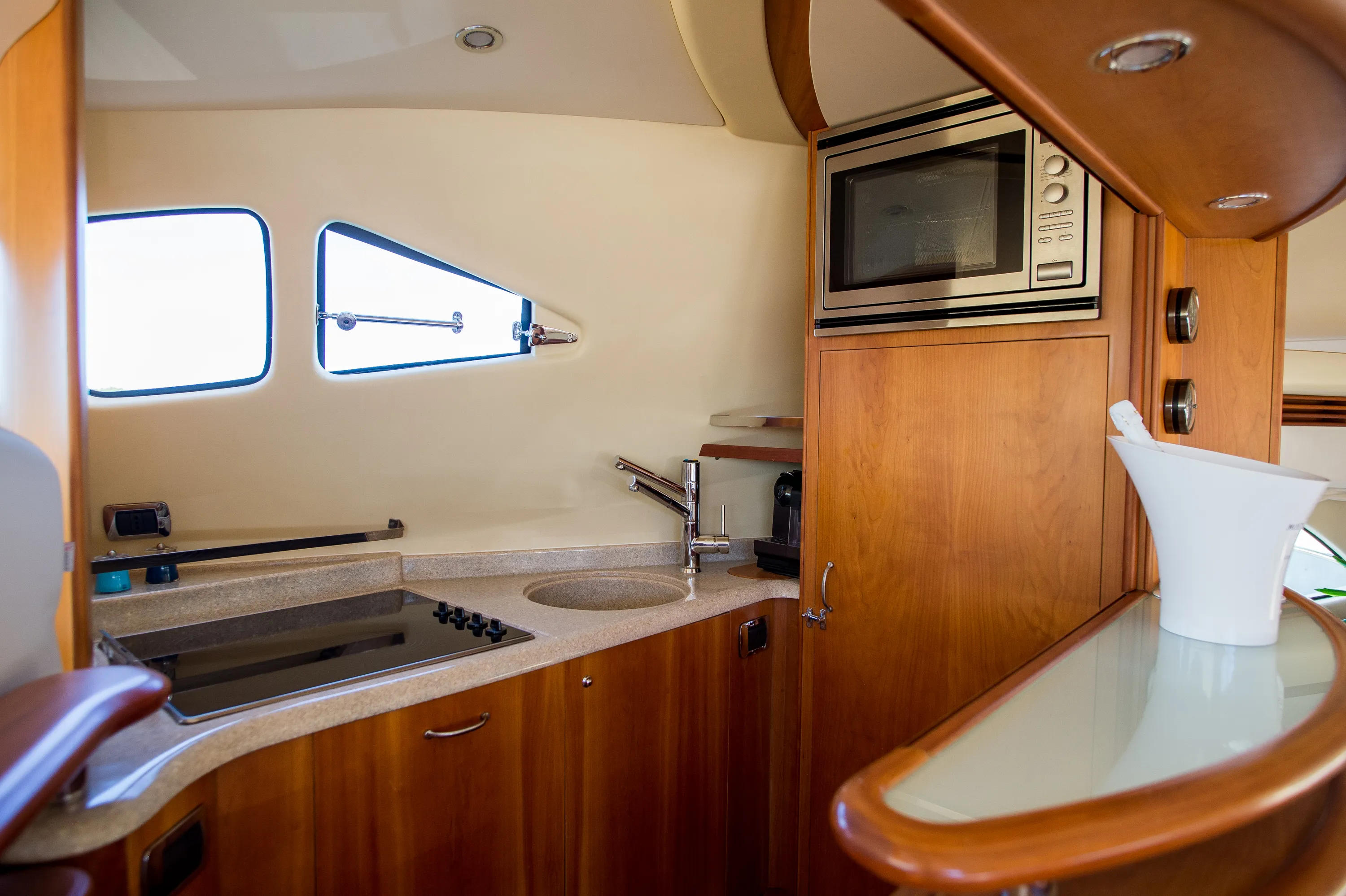 Aicon 56 Senza Parole — yacht photo 17