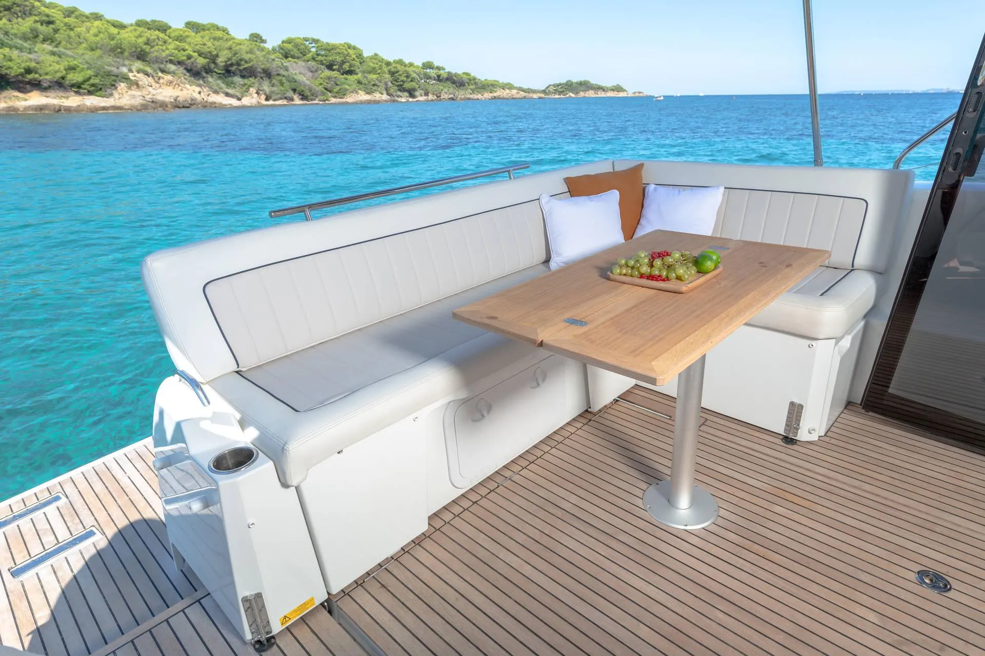 Jeanneau NC 37 Black Pearl — yacht photo 16