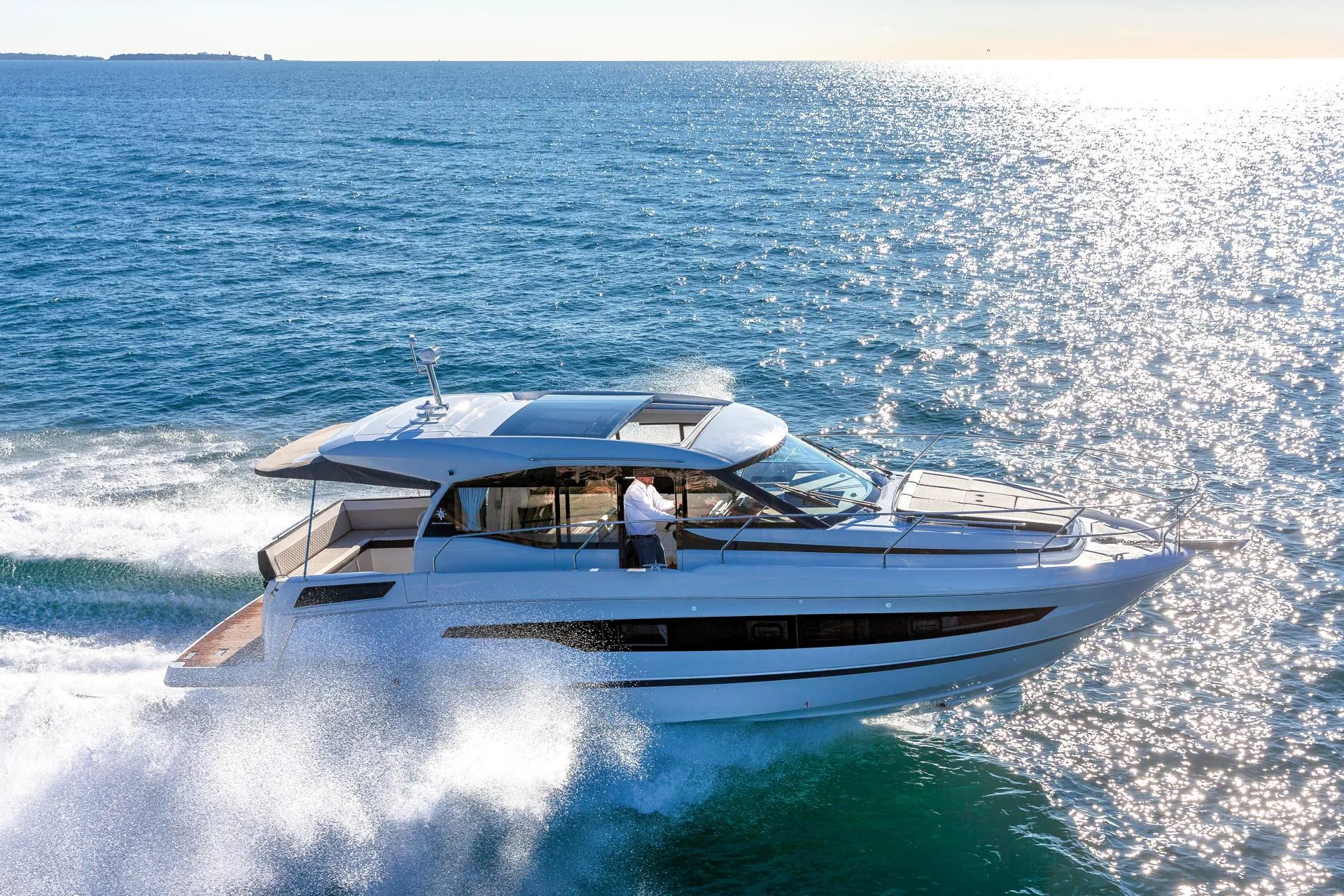 Jeanneau NC 37 Black Pearl — yacht photo 6