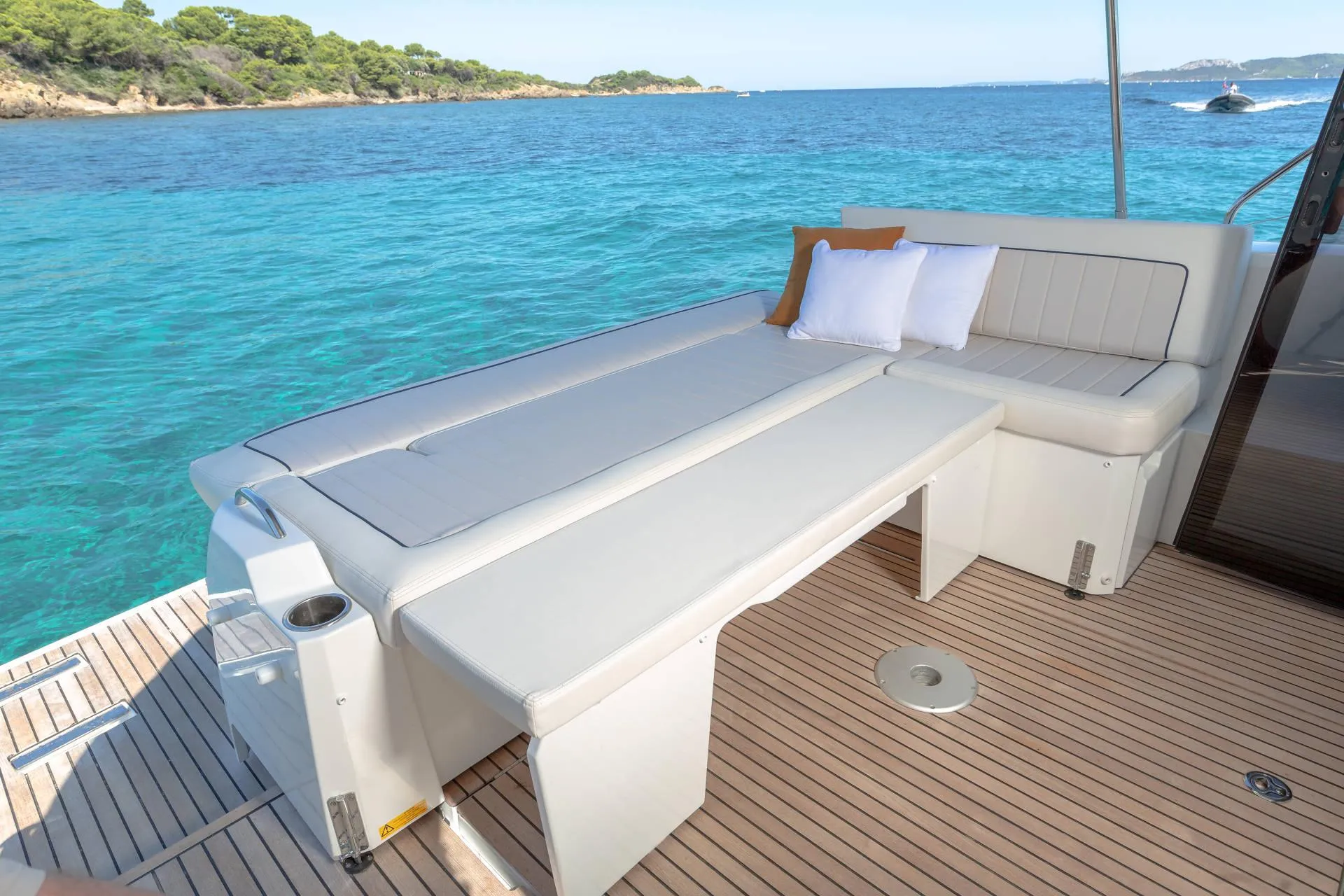 Jeanneau NC 37 Black Pearl — yacht photo 7